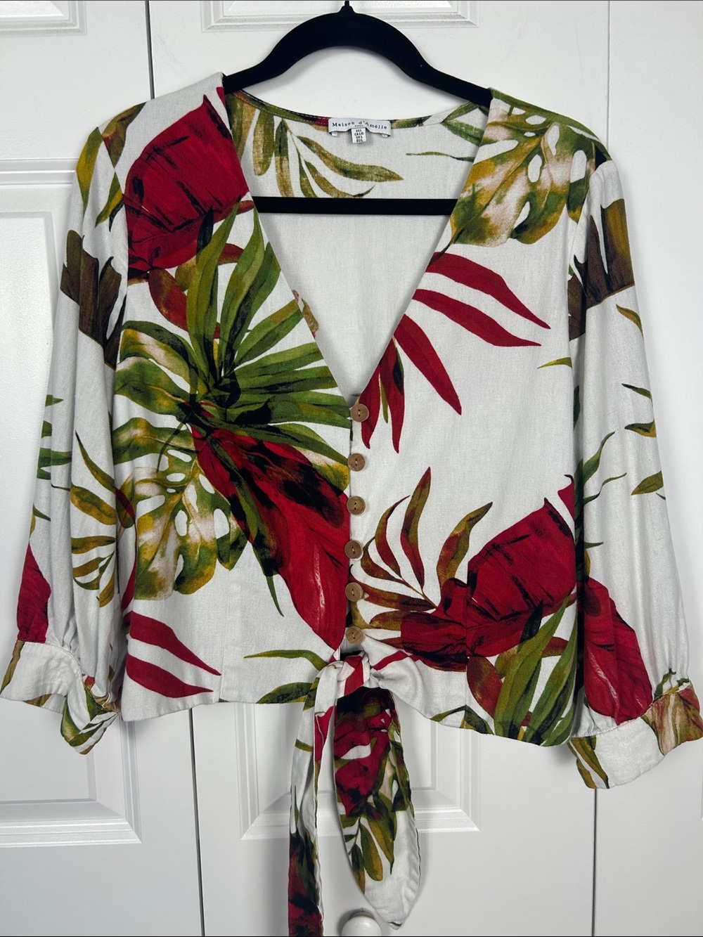 Madison d’ Amelie Button-Front Tie Blouse with Tropical Print Size Large - Picture 2 of 8